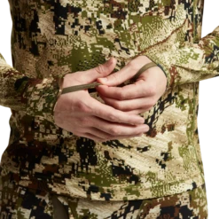 'Sitka' Men's Core Lightweight Crew Shirt - Big Game : Turkey : Optifade Subalpine -Outdoor Clothing Store Img SITKA BG 2021 10064 SA Mens Core Lightweight Crew LS Optifade Subalpine Studio 0108 1024x1024@2x