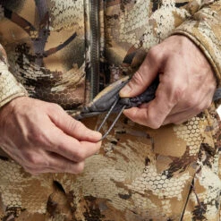 'Sitka' Men's Dakota Jacket - Waterfowl : Marsh 9 'Sitka' Men's Dakota Jacket - Waterfowl : Marsh -Outdoor Clothing Store img WF 2020 50239 WL XX 1191 hem 1024x1024@2x